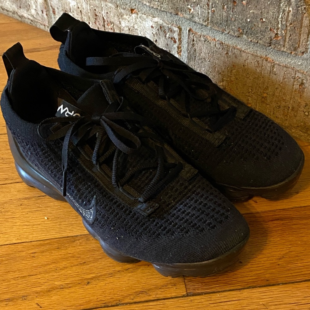 Nike Women's Black Athletic Shoes